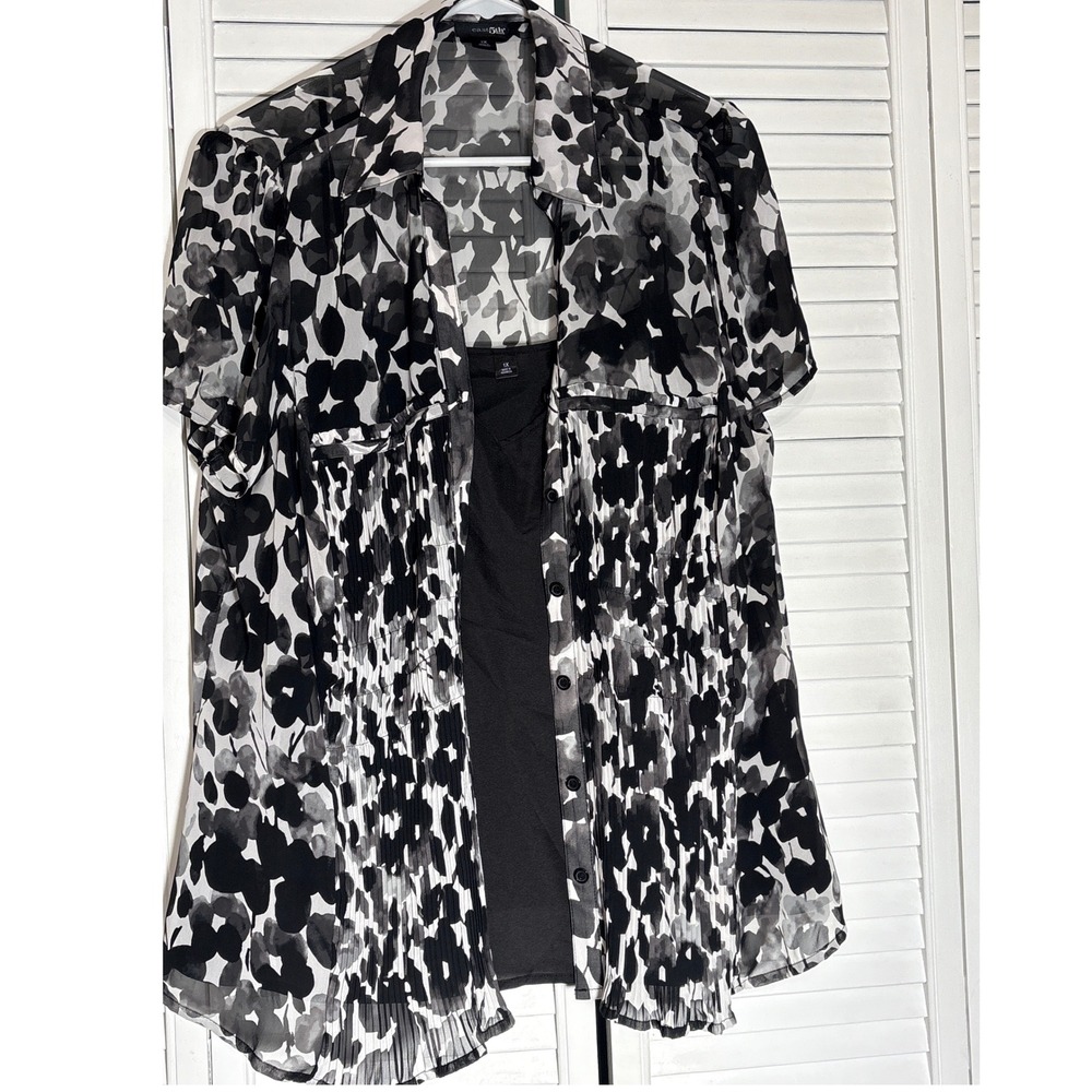 East 5th Woman Black White Floral Pleated Button Up Blouse Camisole Set 1X